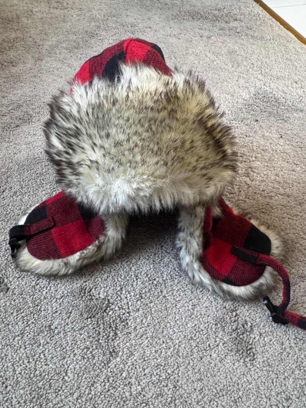 Cabela’s Red Black Buffalo Plaid Trapper Hat Faux Fur Lined Ear Flap Winter Cap